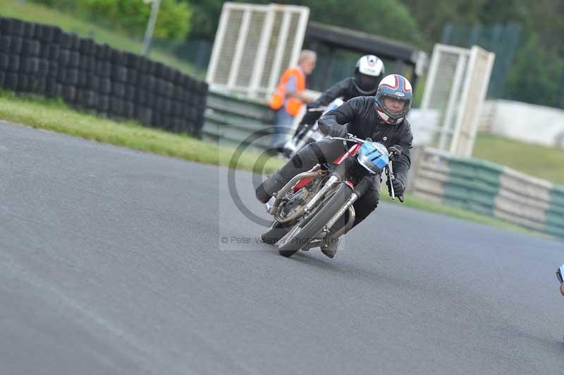 Mallory park Leicestershire;Mallory park photographs;Motorcycle action photographs;classic bikes;event digital images;eventdigitalimages;mallory park;no limits trackday;peter wileman photography;vintage bikes;vintage motorcycles;vmcc festival 1000 bikes