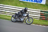 Mallory-park-Leicestershire;Mallory-park-photographs;Motorcycle-action-photographs;classic-bikes;event-digital-images;eventdigitalimages;mallory-park;no-limits-trackday;peter-wileman-photography;vintage-bikes;vintage-motorcycles;vmcc-festival-1000-bikes