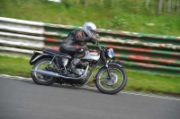 Mallory-park-Leicestershire;Mallory-park-photographs;Motorcycle-action-photographs;classic-bikes;event-digital-images;eventdigitalimages;mallory-park;no-limits-trackday;peter-wileman-photography;vintage-bikes;vintage-motorcycles;vmcc-festival-1000-bikes