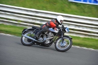 Mallory-park-Leicestershire;Mallory-park-photographs;Motorcycle-action-photographs;classic-bikes;event-digital-images;eventdigitalimages;mallory-park;no-limits-trackday;peter-wileman-photography;vintage-bikes;vintage-motorcycles;vmcc-festival-1000-bikes