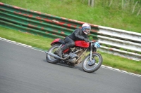 Mallory-park-Leicestershire;Mallory-park-photographs;Motorcycle-action-photographs;classic-bikes;event-digital-images;eventdigitalimages;mallory-park;no-limits-trackday;peter-wileman-photography;vintage-bikes;vintage-motorcycles;vmcc-festival-1000-bikes