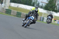 Mallory-park-Leicestershire;Mallory-park-photographs;Motorcycle-action-photographs;classic-bikes;event-digital-images;eventdigitalimages;mallory-park;no-limits-trackday;peter-wileman-photography;vintage-bikes;vintage-motorcycles;vmcc-festival-1000-bikes