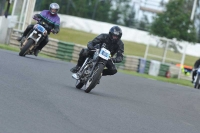 Mallory-park-Leicestershire;Mallory-park-photographs;Motorcycle-action-photographs;classic-bikes;event-digital-images;eventdigitalimages;mallory-park;no-limits-trackday;peter-wileman-photography;vintage-bikes;vintage-motorcycles;vmcc-festival-1000-bikes