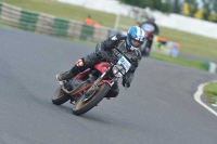 Mallory-park-Leicestershire;Mallory-park-photographs;Motorcycle-action-photographs;classic-bikes;event-digital-images;eventdigitalimages;mallory-park;no-limits-trackday;peter-wileman-photography;vintage-bikes;vintage-motorcycles;vmcc-festival-1000-bikes