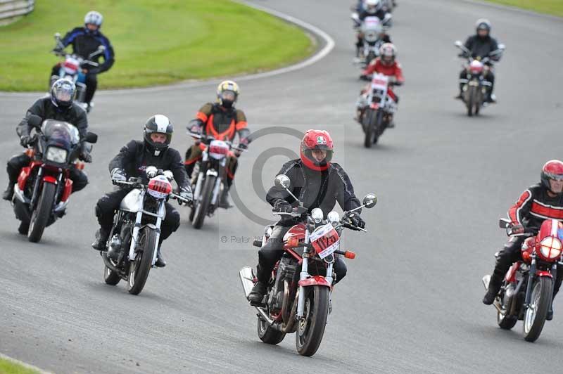 Mallory park Leicestershire;Mallory park photographs;Motorcycle action photographs;classic bikes;event digital images;eventdigitalimages;mallory park;no limits trackday;peter wileman photography;vintage bikes;vintage motorcycles;vmcc festival 1000 bikes