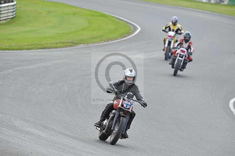 Mallory park Leicestershire;Mallory park photographs;Motorcycle action photographs;classic bikes;event digital images;eventdigitalimages;mallory park;no limits trackday;peter wileman photography;vintage bikes;vintage motorcycles;vmcc festival 1000 bikes