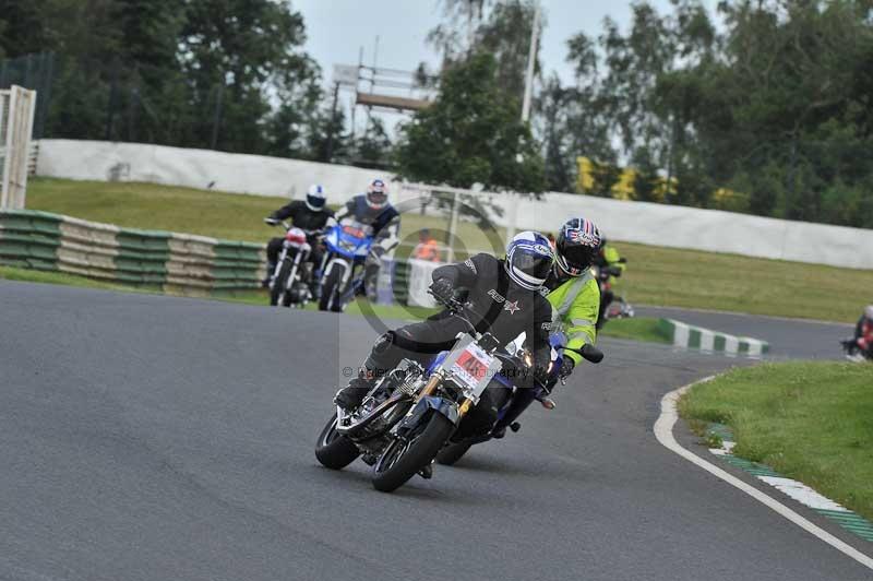 Mallory park Leicestershire;Mallory park photographs;Motorcycle action photographs;classic bikes;event digital images;eventdigitalimages;mallory park;no limits trackday;peter wileman photography;vintage bikes;vintage motorcycles;vmcc festival 1000 bikes