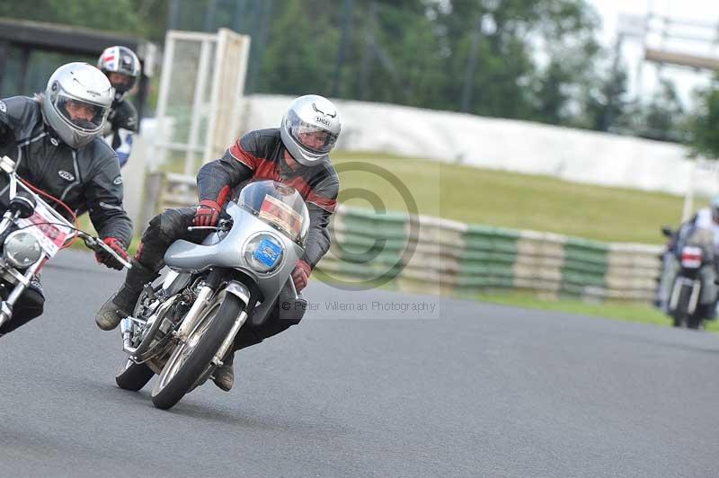 Mallory park Leicestershire;Mallory park photographs;Motorcycle action photographs;classic bikes;event digital images;eventdigitalimages;mallory park;no limits trackday;peter wileman photography;vintage bikes;vintage motorcycles;vmcc festival 1000 bikes