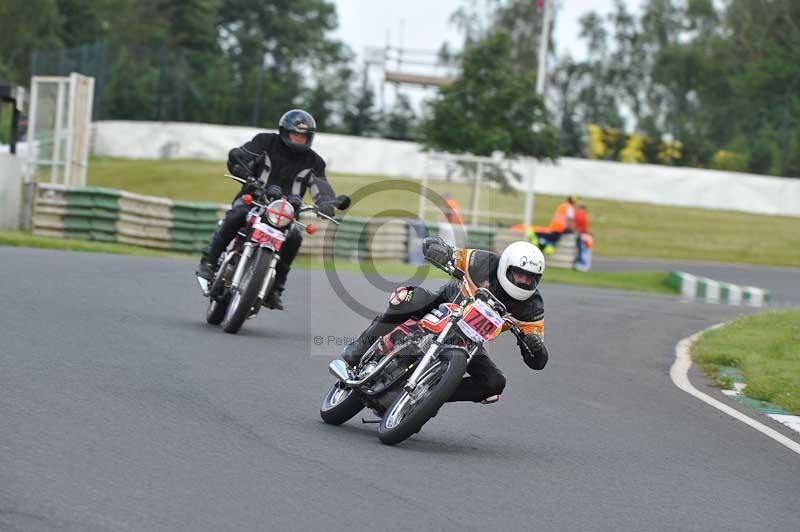 Mallory park Leicestershire;Mallory park photographs;Motorcycle action photographs;classic bikes;event digital images;eventdigitalimages;mallory park;no limits trackday;peter wileman photography;vintage bikes;vintage motorcycles;vmcc festival 1000 bikes