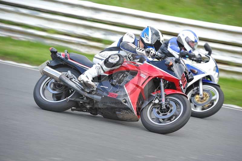 Mallory park Leicestershire;Mallory park photographs;Motorcycle action photographs;classic bikes;event digital images;eventdigitalimages;mallory park;no limits trackday;peter wileman photography;vintage bikes;vintage motorcycles;vmcc festival 1000 bikes