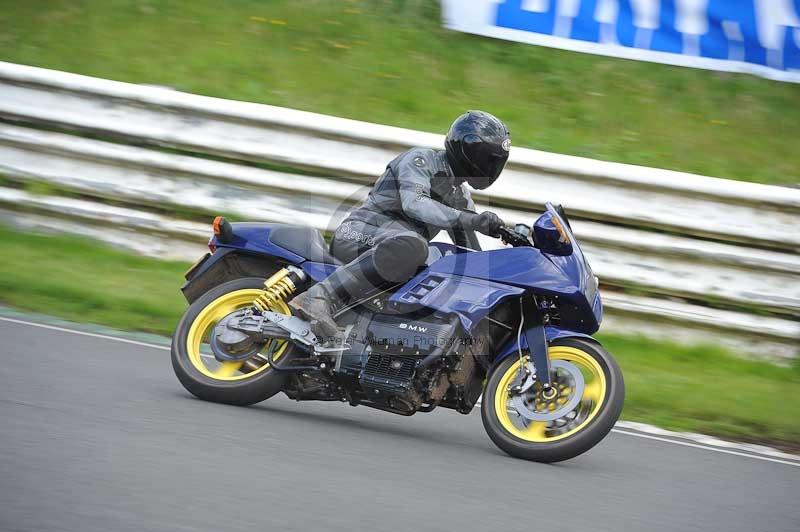 Mallory park Leicestershire;Mallory park photographs;Motorcycle action photographs;classic bikes;event digital images;eventdigitalimages;mallory park;no limits trackday;peter wileman photography;vintage bikes;vintage motorcycles;vmcc festival 1000 bikes