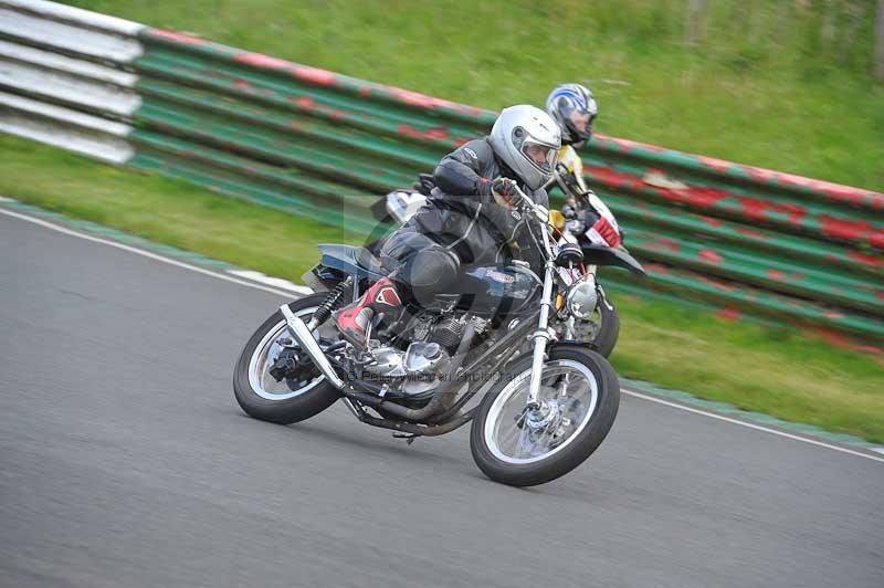 Mallory park Leicestershire;Mallory park photographs;Motorcycle action photographs;classic bikes;event digital images;eventdigitalimages;mallory park;no limits trackday;peter wileman photography;vintage bikes;vintage motorcycles;vmcc festival 1000 bikes