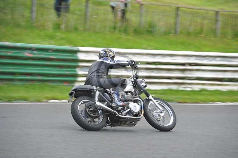 Mallory park Leicestershire;Mallory park photographs;Motorcycle action photographs;classic bikes;event digital images;eventdigitalimages;mallory park;no limits trackday;peter wileman photography;vintage bikes;vintage motorcycles;vmcc festival 1000 bikes