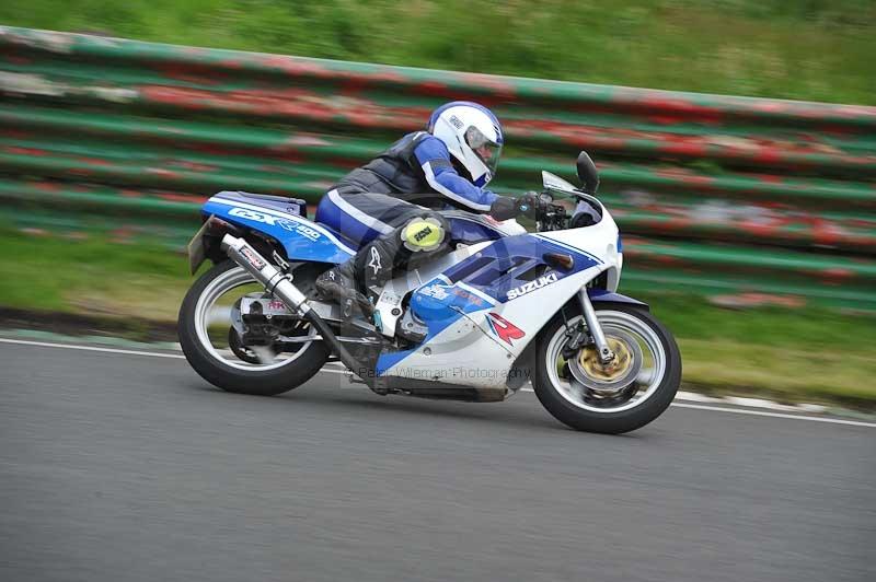 Mallory park Leicestershire;Mallory park photographs;Motorcycle action photographs;classic bikes;event digital images;eventdigitalimages;mallory park;no limits trackday;peter wileman photography;vintage bikes;vintage motorcycles;vmcc festival 1000 bikes