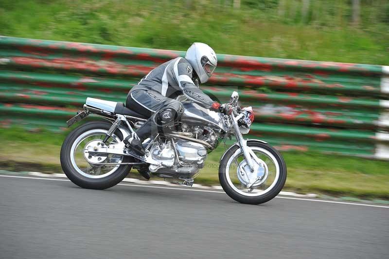 Mallory park Leicestershire;Mallory park photographs;Motorcycle action photographs;classic bikes;event digital images;eventdigitalimages;mallory park;no limits trackday;peter wileman photography;vintage bikes;vintage motorcycles;vmcc festival 1000 bikes