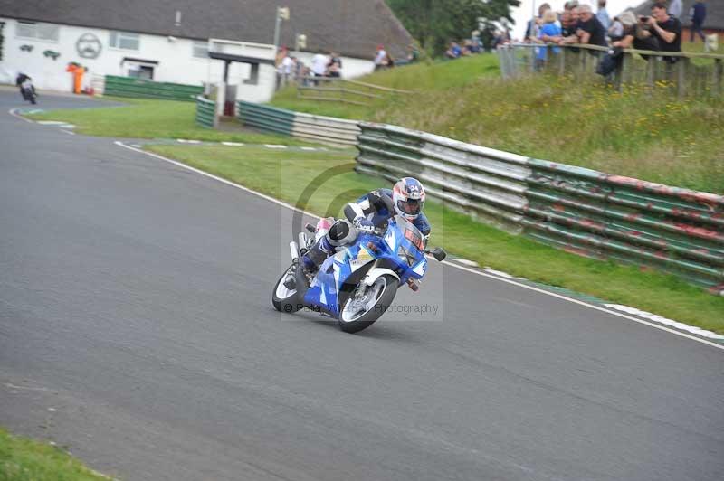 Mallory park Leicestershire;Mallory park photographs;Motorcycle action photographs;classic bikes;event digital images;eventdigitalimages;mallory park;no limits trackday;peter wileman photography;vintage bikes;vintage motorcycles;vmcc festival 1000 bikes