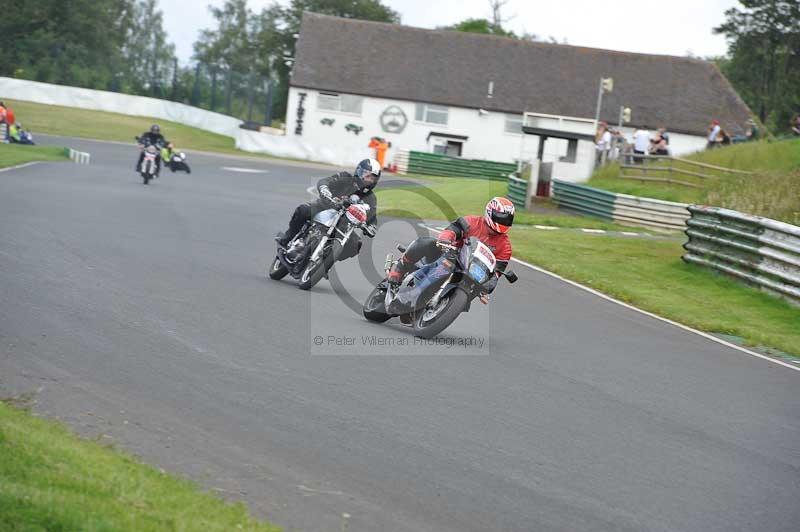 Mallory park Leicestershire;Mallory park photographs;Motorcycle action photographs;classic bikes;event digital images;eventdigitalimages;mallory park;no limits trackday;peter wileman photography;vintage bikes;vintage motorcycles;vmcc festival 1000 bikes