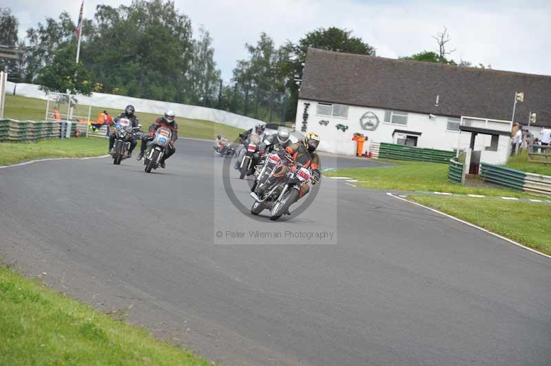 Mallory park Leicestershire;Mallory park photographs;Motorcycle action photographs;classic bikes;event digital images;eventdigitalimages;mallory park;no limits trackday;peter wileman photography;vintage bikes;vintage motorcycles;vmcc festival 1000 bikes