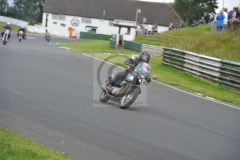 Mallory park Leicestershire;Mallory park photographs;Motorcycle action photographs;classic bikes;event digital images;eventdigitalimages;mallory park;no limits trackday;peter wileman photography;vintage bikes;vintage motorcycles;vmcc festival 1000 bikes