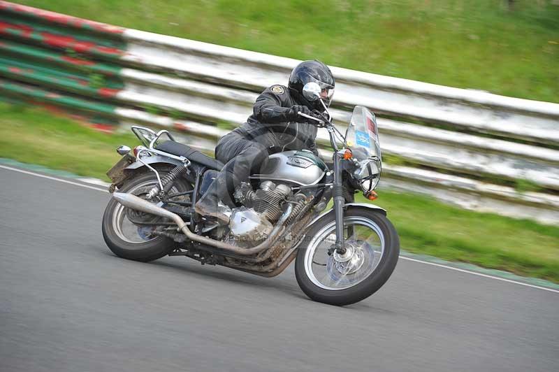 Mallory park Leicestershire;Mallory park photographs;Motorcycle action photographs;classic bikes;event digital images;eventdigitalimages;mallory park;no limits trackday;peter wileman photography;vintage bikes;vintage motorcycles;vmcc festival 1000 bikes