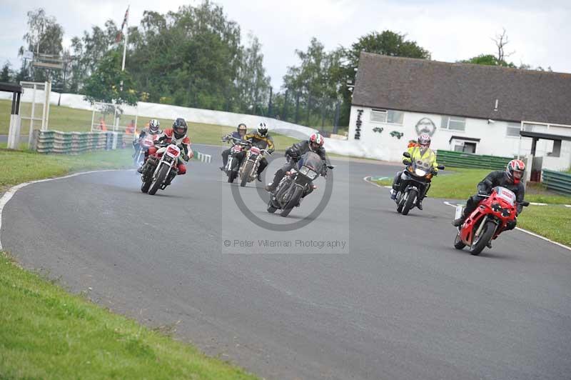 Mallory park Leicestershire;Mallory park photographs;Motorcycle action photographs;classic bikes;event digital images;eventdigitalimages;mallory park;no limits trackday;peter wileman photography;vintage bikes;vintage motorcycles;vmcc festival 1000 bikes