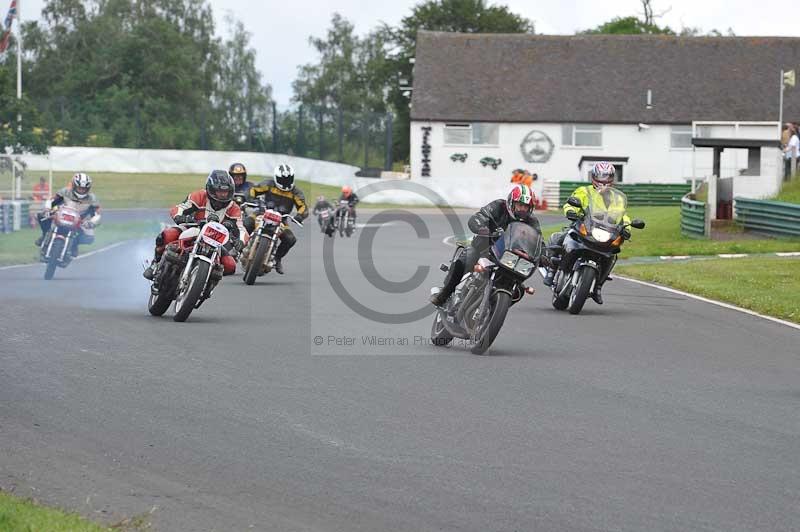 Mallory park Leicestershire;Mallory park photographs;Motorcycle action photographs;classic bikes;event digital images;eventdigitalimages;mallory park;no limits trackday;peter wileman photography;vintage bikes;vintage motorcycles;vmcc festival 1000 bikes