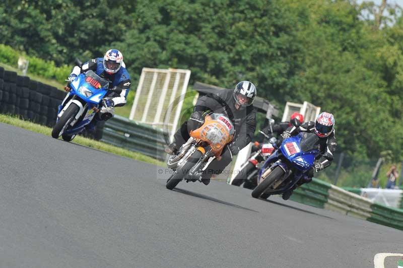 Mallory park Leicestershire;Mallory park photographs;Motorcycle action photographs;classic bikes;event digital images;eventdigitalimages;mallory park;no limits trackday;peter wileman photography;vintage bikes;vintage motorcycles;vmcc festival 1000 bikes