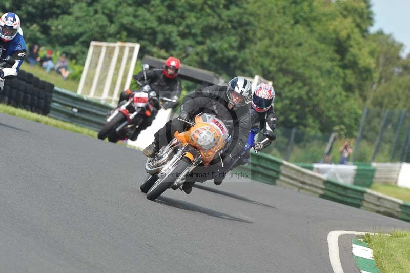 Mallory park Leicestershire;Mallory park photographs;Motorcycle action photographs;classic bikes;event digital images;eventdigitalimages;mallory park;no limits trackday;peter wileman photography;vintage bikes;vintage motorcycles;vmcc festival 1000 bikes