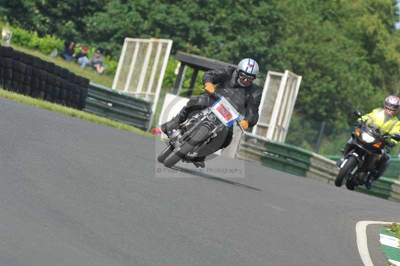 Mallory park Leicestershire;Mallory park photographs;Motorcycle action photographs;classic bikes;event digital images;eventdigitalimages;mallory park;no limits trackday;peter wileman photography;vintage bikes;vintage motorcycles;vmcc festival 1000 bikes