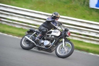 Mallory-park-Leicestershire;Mallory-park-photographs;Motorcycle-action-photographs;classic-bikes;event-digital-images;eventdigitalimages;mallory-park;no-limits-trackday;peter-wileman-photography;vintage-bikes;vintage-motorcycles;vmcc-festival-1000-bikes