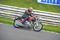 Mallory-park-Leicestershire;Mallory-park-photographs;Motorcycle-action-photographs;classic-bikes;event-digital-images;eventdigitalimages;mallory-park;no-limits-trackday;peter-wileman-photography;vintage-bikes;vintage-motorcycles;vmcc-festival-1000-bikes