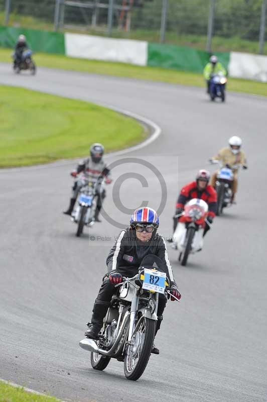 Mallory park Leicestershire;Mallory park photographs;Motorcycle action photographs;classic bikes;event digital images;eventdigitalimages;mallory park;no limits trackday;peter wileman photography;vintage bikes;vintage motorcycles;vmcc festival 1000 bikes