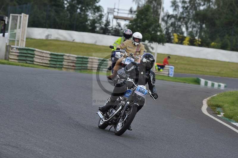Mallory park Leicestershire;Mallory park photographs;Motorcycle action photographs;classic bikes;event digital images;eventdigitalimages;mallory park;no limits trackday;peter wileman photography;vintage bikes;vintage motorcycles;vmcc festival 1000 bikes