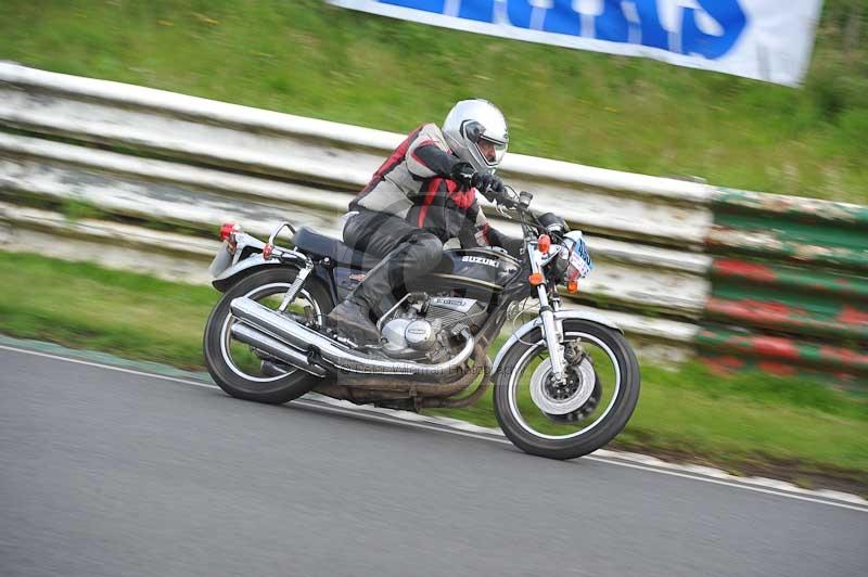 Mallory park Leicestershire;Mallory park photographs;Motorcycle action photographs;classic bikes;event digital images;eventdigitalimages;mallory park;no limits trackday;peter wileman photography;vintage bikes;vintage motorcycles;vmcc festival 1000 bikes