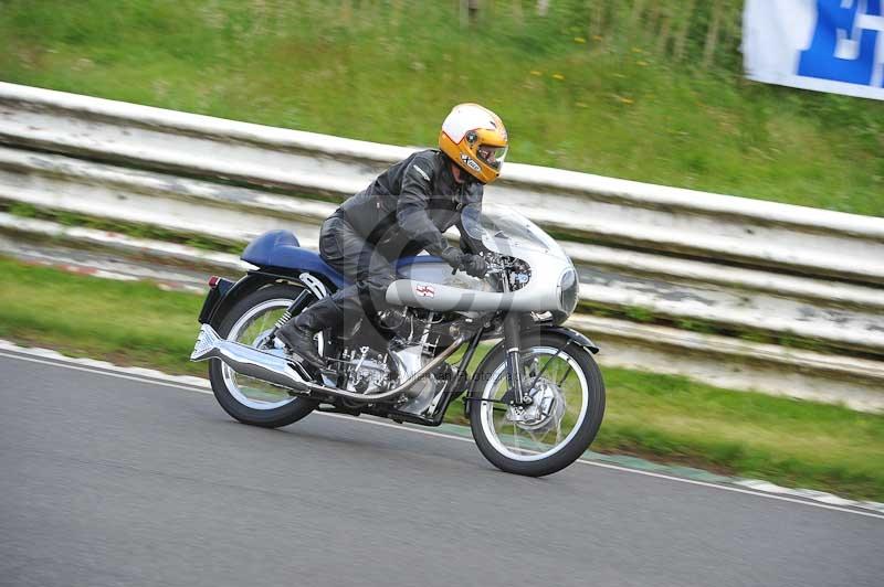 Mallory park Leicestershire;Mallory park photographs;Motorcycle action photographs;classic bikes;event digital images;eventdigitalimages;mallory park;no limits trackday;peter wileman photography;vintage bikes;vintage motorcycles;vmcc festival 1000 bikes