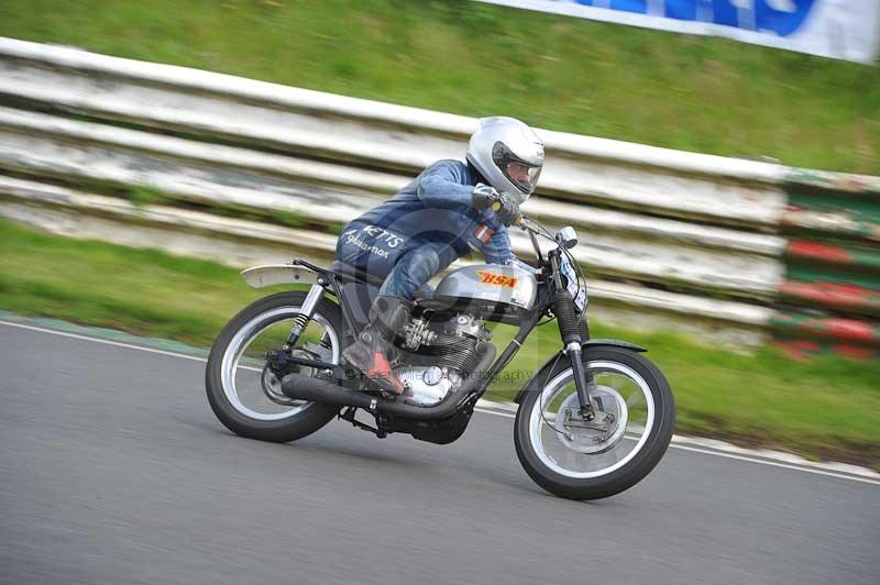 Mallory park Leicestershire;Mallory park photographs;Motorcycle action photographs;classic bikes;event digital images;eventdigitalimages;mallory park;no limits trackday;peter wileman photography;vintage bikes;vintage motorcycles;vmcc festival 1000 bikes