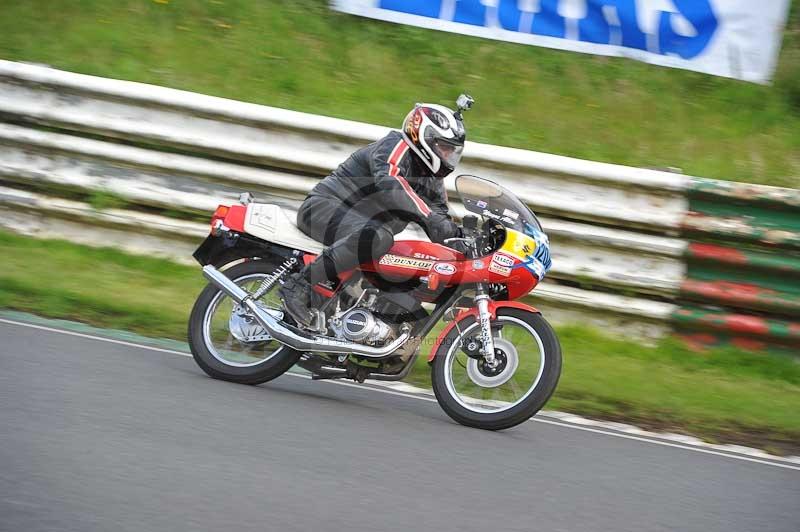 Mallory park Leicestershire;Mallory park photographs;Motorcycle action photographs;classic bikes;event digital images;eventdigitalimages;mallory park;no limits trackday;peter wileman photography;vintage bikes;vintage motorcycles;vmcc festival 1000 bikes