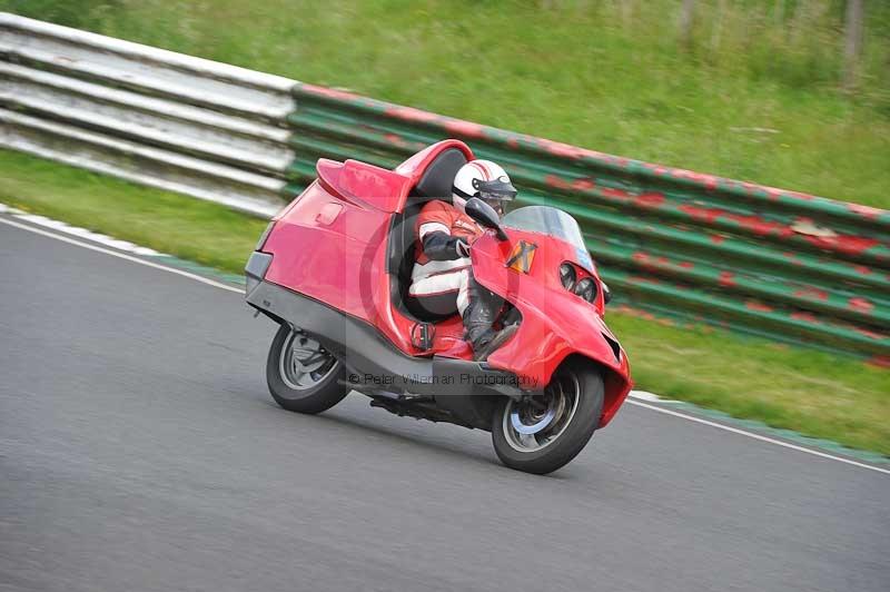 Mallory park Leicestershire;Mallory park photographs;Motorcycle action photographs;classic bikes;event digital images;eventdigitalimages;mallory park;no limits trackday;peter wileman photography;vintage bikes;vintage motorcycles;vmcc festival 1000 bikes