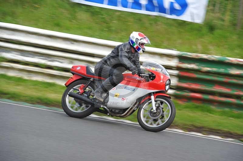 Mallory park Leicestershire;Mallory park photographs;Motorcycle action photographs;classic bikes;event digital images;eventdigitalimages;mallory park;no limits trackday;peter wileman photography;vintage bikes;vintage motorcycles;vmcc festival 1000 bikes