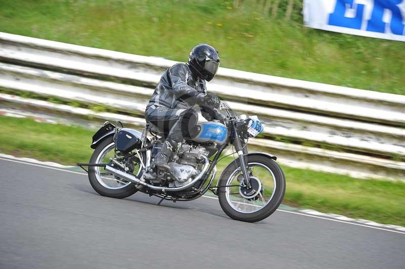 Mallory park Leicestershire;Mallory park photographs;Motorcycle action photographs;classic bikes;event digital images;eventdigitalimages;mallory park;no limits trackday;peter wileman photography;vintage bikes;vintage motorcycles;vmcc festival 1000 bikes