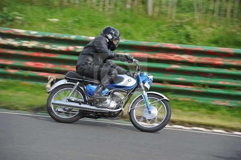 Mallory park Leicestershire;Mallory park photographs;Motorcycle action photographs;classic bikes;event digital images;eventdigitalimages;mallory park;no limits trackday;peter wileman photography;vintage bikes;vintage motorcycles;vmcc festival 1000 bikes