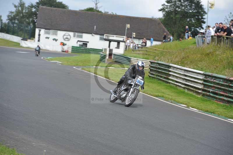Mallory park Leicestershire;Mallory park photographs;Motorcycle action photographs;classic bikes;event digital images;eventdigitalimages;mallory park;no limits trackday;peter wileman photography;vintage bikes;vintage motorcycles;vmcc festival 1000 bikes