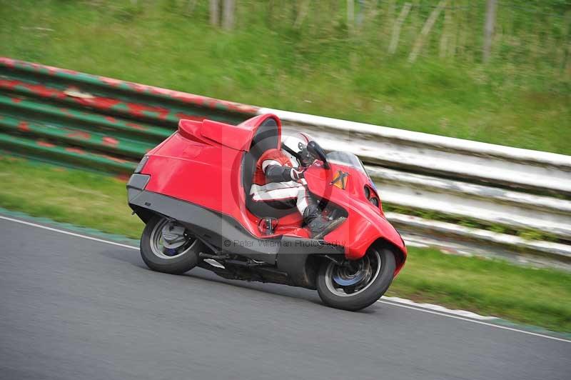 Mallory park Leicestershire;Mallory park photographs;Motorcycle action photographs;classic bikes;event digital images;eventdigitalimages;mallory park;no limits trackday;peter wileman photography;vintage bikes;vintage motorcycles;vmcc festival 1000 bikes