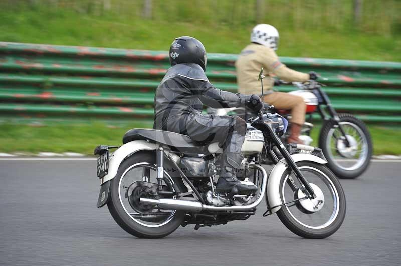 Mallory park Leicestershire;Mallory park photographs;Motorcycle action photographs;classic bikes;event digital images;eventdigitalimages;mallory park;no limits trackday;peter wileman photography;vintage bikes;vintage motorcycles;vmcc festival 1000 bikes
