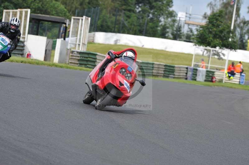 Mallory park Leicestershire;Mallory park photographs;Motorcycle action photographs;classic bikes;event digital images;eventdigitalimages;mallory park;no limits trackday;peter wileman photography;vintage bikes;vintage motorcycles;vmcc festival 1000 bikes