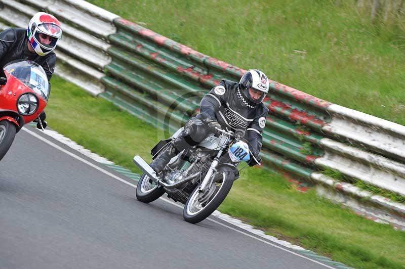 Mallory park Leicestershire;Mallory park photographs;Motorcycle action photographs;classic bikes;event digital images;eventdigitalimages;mallory park;no limits trackday;peter wileman photography;vintage bikes;vintage motorcycles;vmcc festival 1000 bikes
