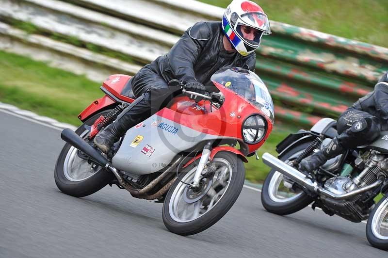 Mallory park Leicestershire;Mallory park photographs;Motorcycle action photographs;classic bikes;event digital images;eventdigitalimages;mallory park;no limits trackday;peter wileman photography;vintage bikes;vintage motorcycles;vmcc festival 1000 bikes