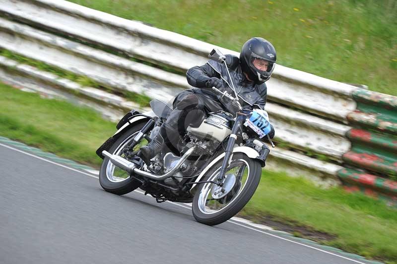 Mallory park Leicestershire;Mallory park photographs;Motorcycle action photographs;classic bikes;event digital images;eventdigitalimages;mallory park;no limits trackday;peter wileman photography;vintage bikes;vintage motorcycles;vmcc festival 1000 bikes