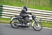 Mallory-park-Leicestershire;Mallory-park-photographs;Motorcycle-action-photographs;classic-bikes;event-digital-images;eventdigitalimages;mallory-park;no-limits-trackday;peter-wileman-photography;vintage-bikes;vintage-motorcycles;vmcc-festival-1000-bikes