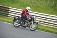 Mallory-park-Leicestershire;Mallory-park-photographs;Motorcycle-action-photographs;classic-bikes;event-digital-images;eventdigitalimages;mallory-park;no-limits-trackday;peter-wileman-photography;vintage-bikes;vintage-motorcycles;vmcc-festival-1000-bikes